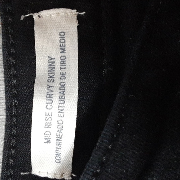 Universal Thread Mid Rise Curvy Skinny Jeans - Picture 12 of 13